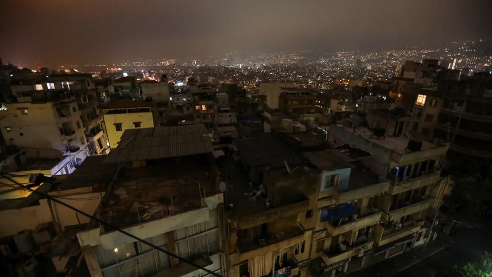 نيويورك تايمز: شموخ لبنان ينهار والناس تقايض الملابس بالطعام