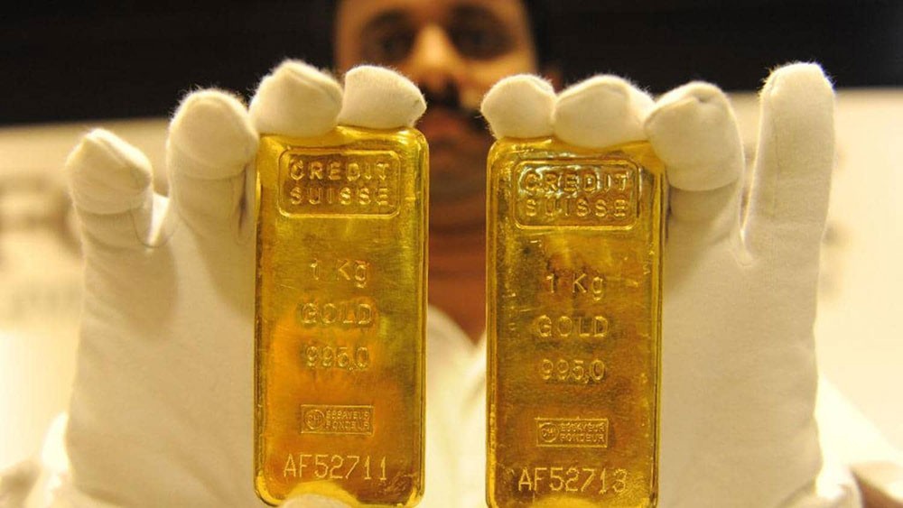 صعود الدولار يهبط بالذهب.. وتوتر الصين وأميركا يكبح الخسائر