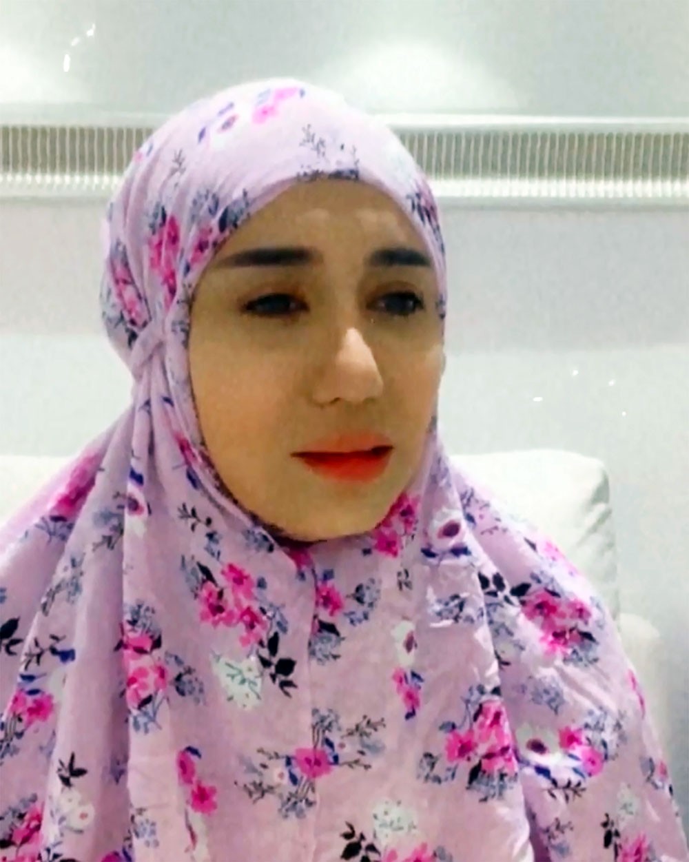 حنان رضا ترتدي الحجاب والجمهور يشيد بصوتها في ترتيل القرآن