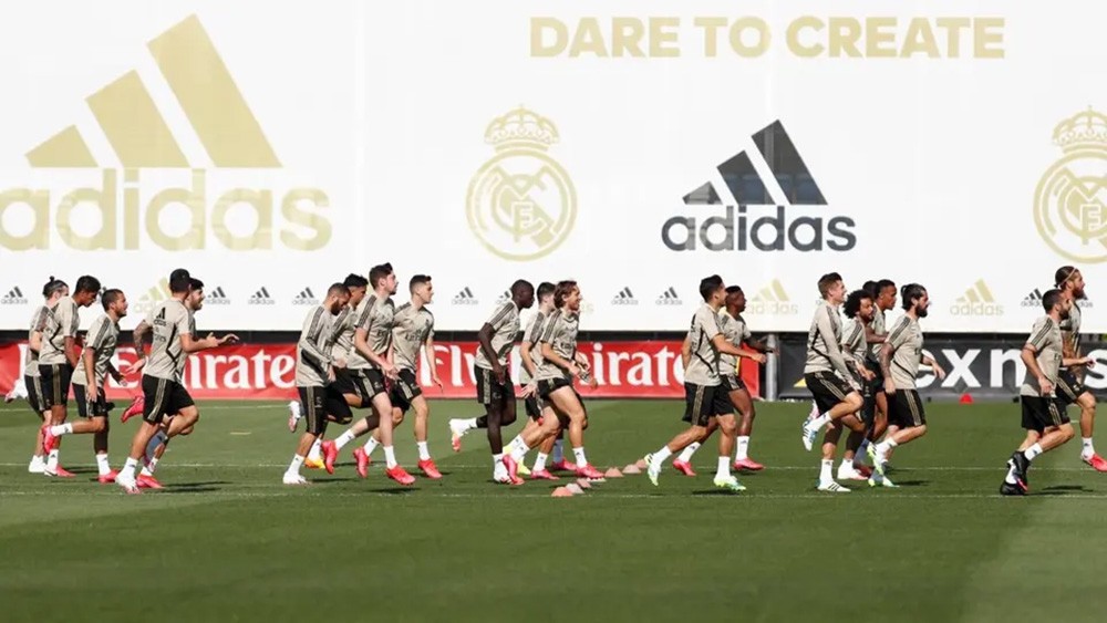 ريال مدريد يطالب جماهيره بعدم الاحتفال بلقب الدوري