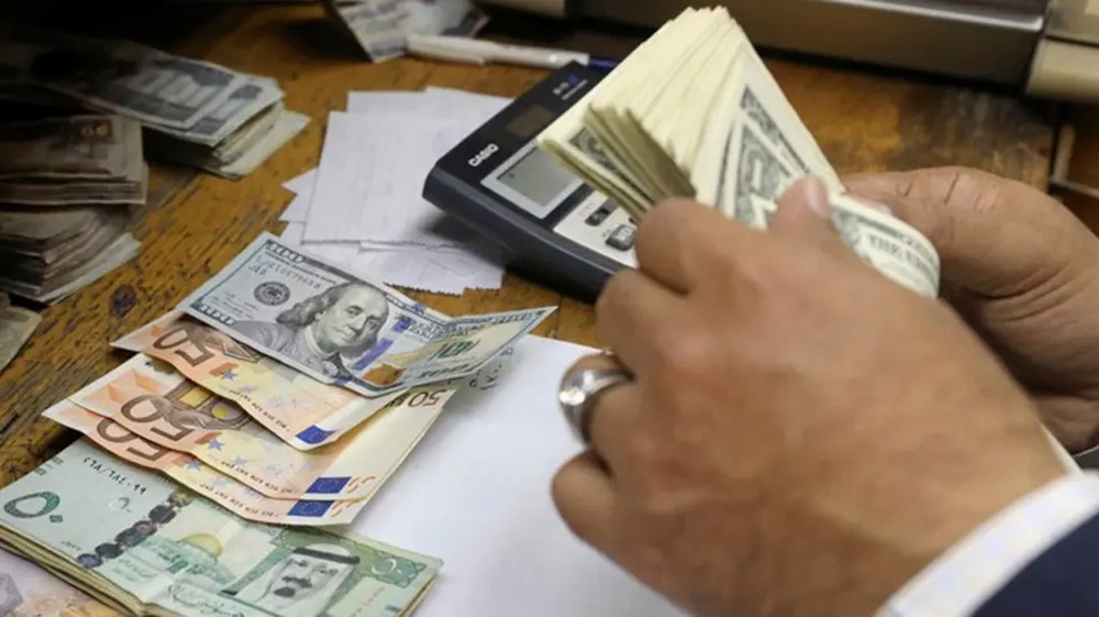 ماذا قالت "فيتش" عن السيولة الأجنبية في البنوك المصرية؟