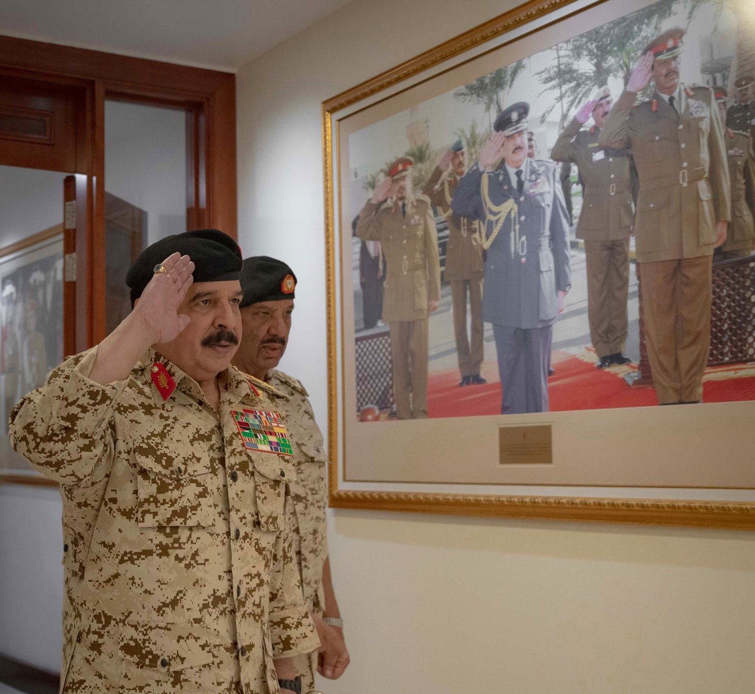 جلالة الملك المفدى يزور القيادة العامة لقوة دفاع البحرين