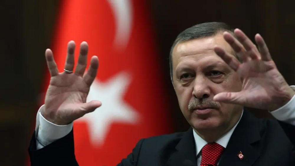 انشقاقات جديدة تهز حزب أردوغان.. شعبيته تتآكل