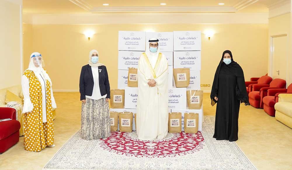 "الجنوبية" تتسلم 2000 كمام طبي من الجمعية البحرينية لتنمية المرأة وجمعية بصمة خير