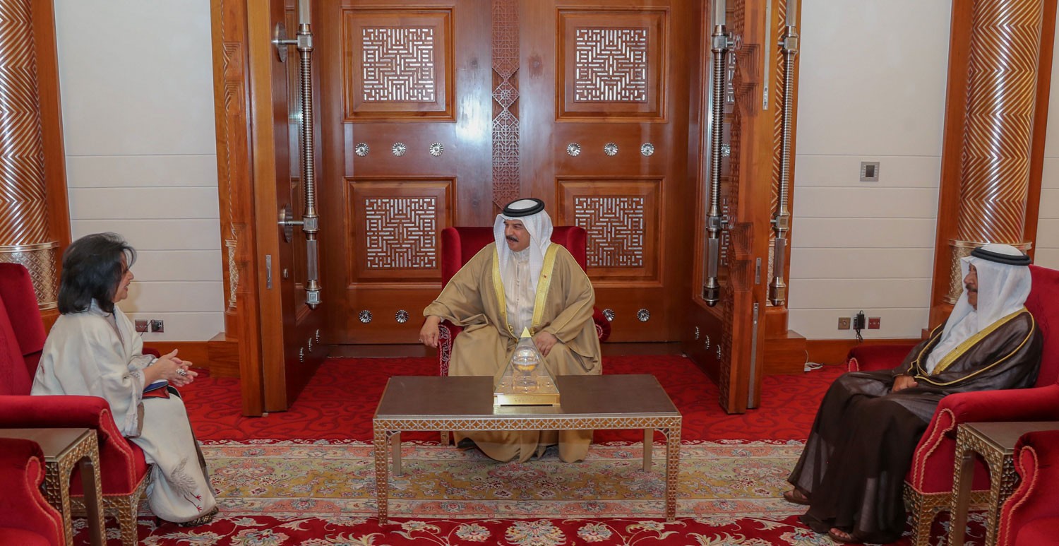 جلالة الملك يستقبل رئيسة هيئة البحرين للثقافة