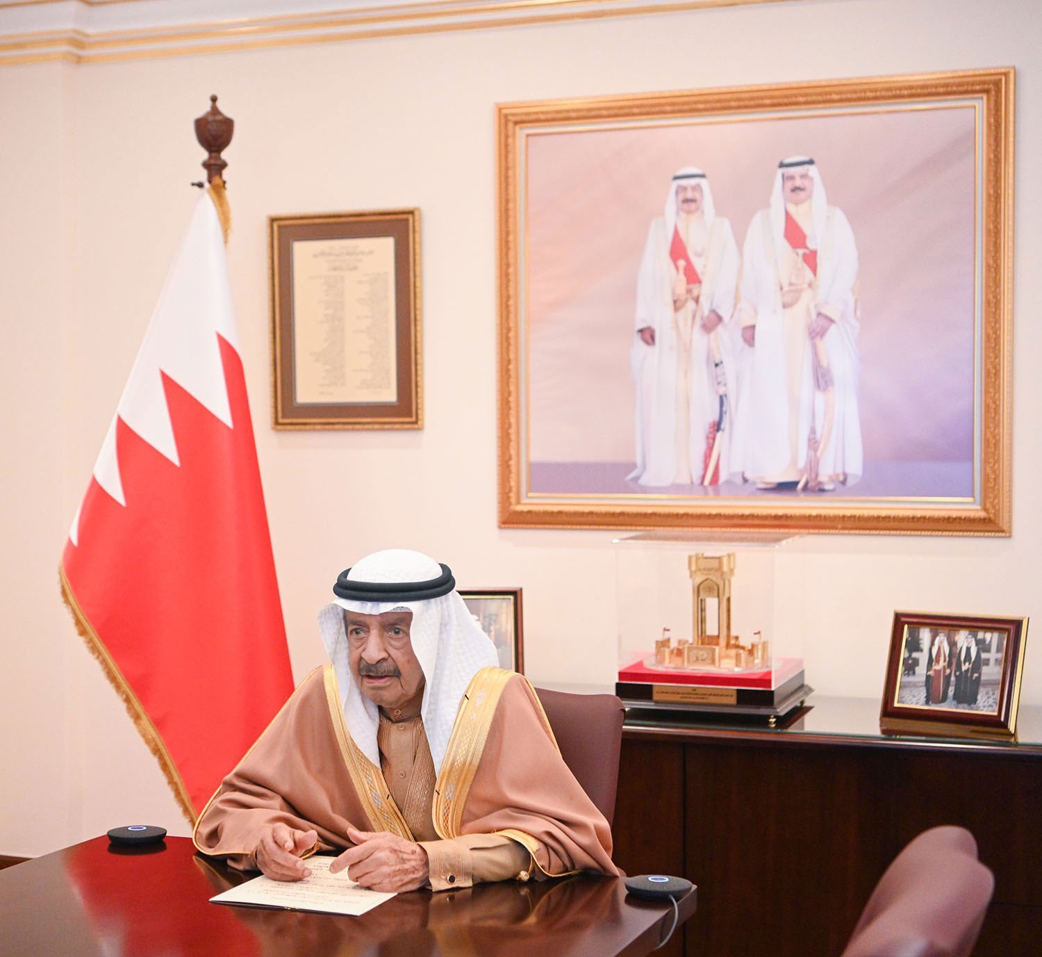 سمو رئيس الوزراء يكلف وزيري الأشغال والإسكان بحل الاحتياجات الخدمية والإسكانية للقرى والمدن