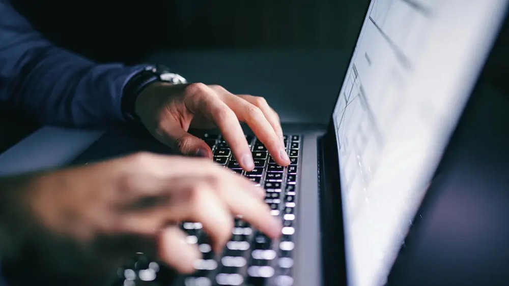 عملية احتيال وقرصنة خطيرة تستهدف "آيفون".. تعرف عليها