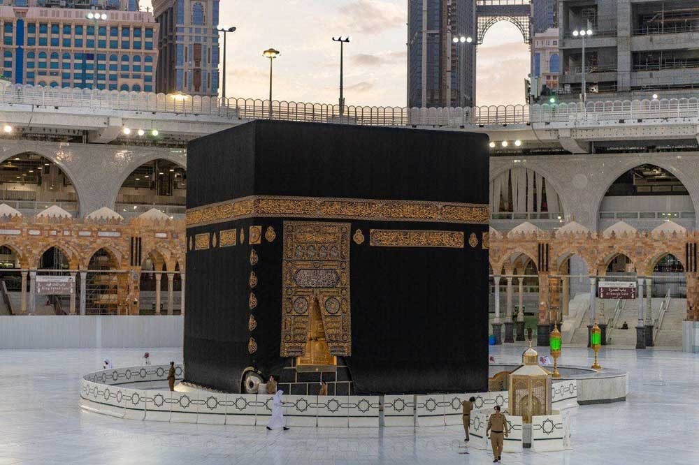 حج هذا العام من رفع ثوب كسوة الكعبة إلى وضع الحواجز