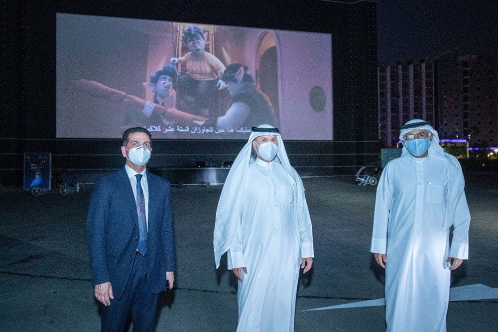  افتتاح أول سينما السيارات في مملكة البحرين