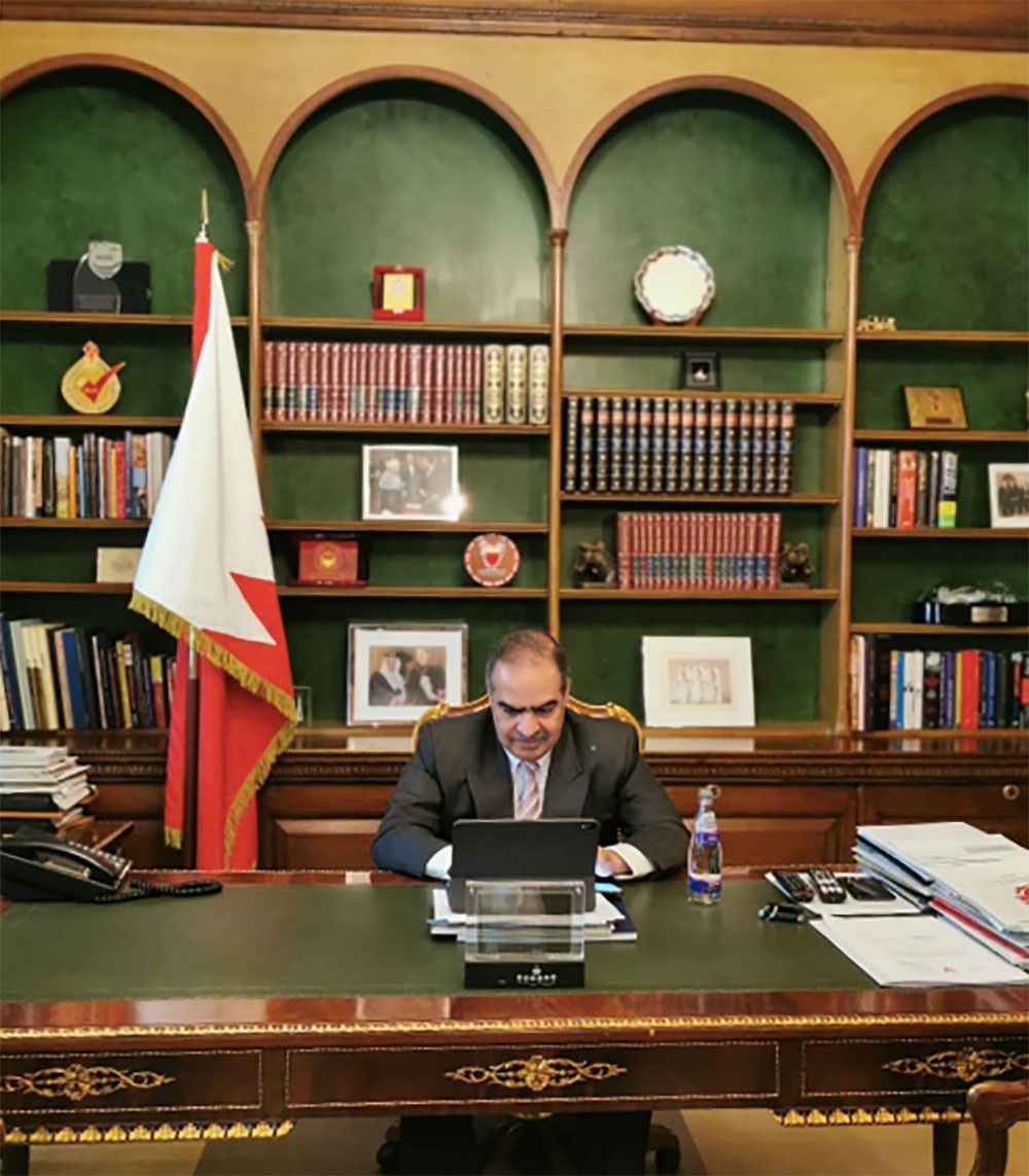 سفير البحرين لدى لندن يجتمع مع عدد من المسؤولين بالمملكة المتحدة