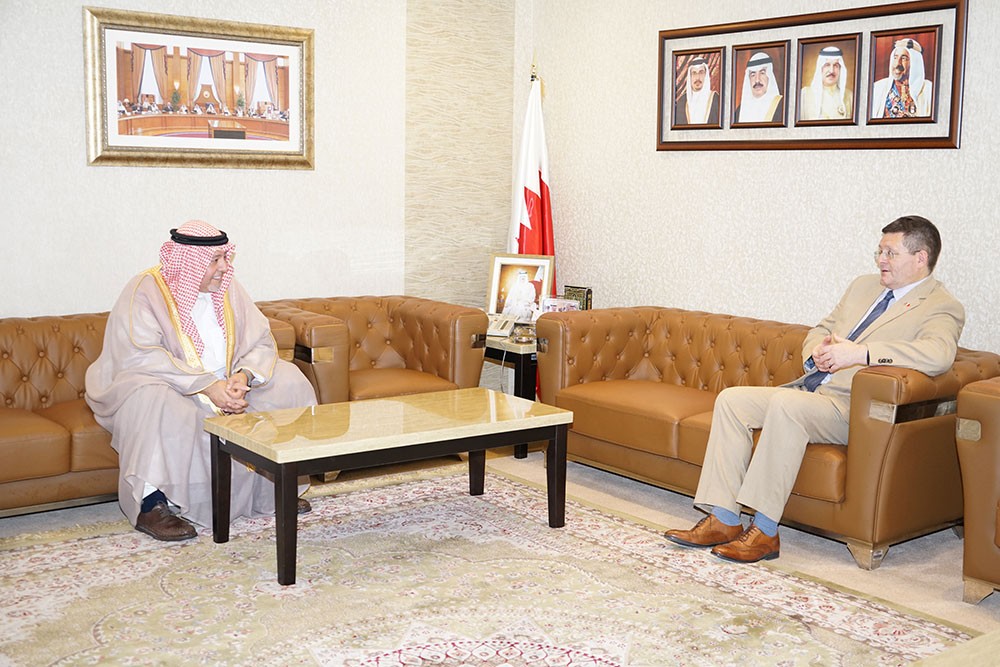 وزير العدل يستقبل السفير البريطاني