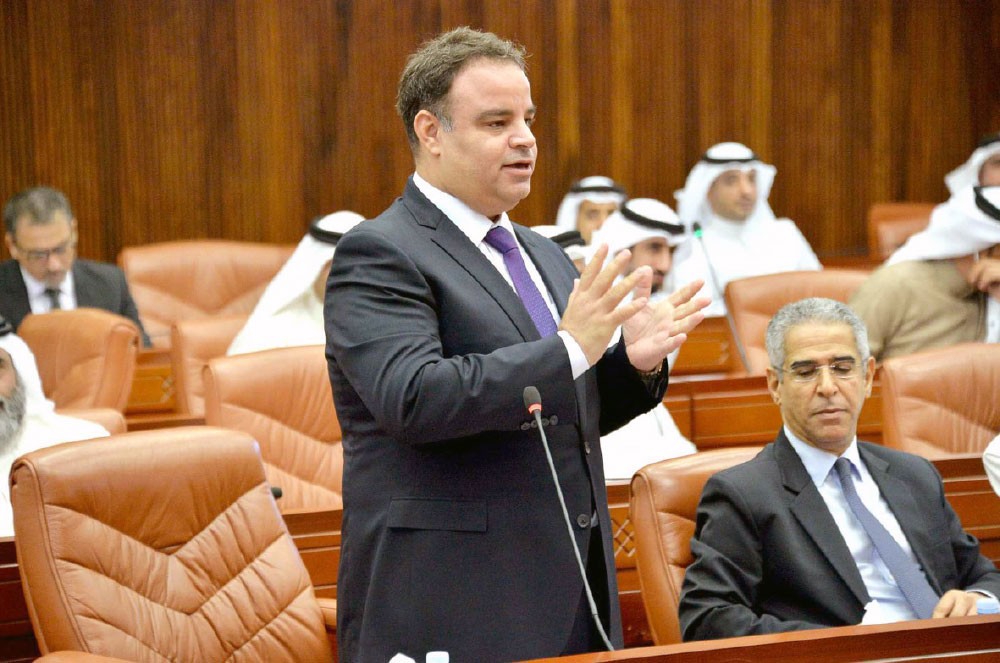 العشيري: توجيهات مجلس الوزراء لمتابعة احتياجات الدير وسماهيج محل تقدير رفيع