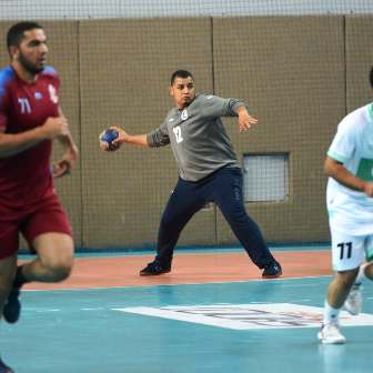 3 عروض تحيط بالحارس القيدوم