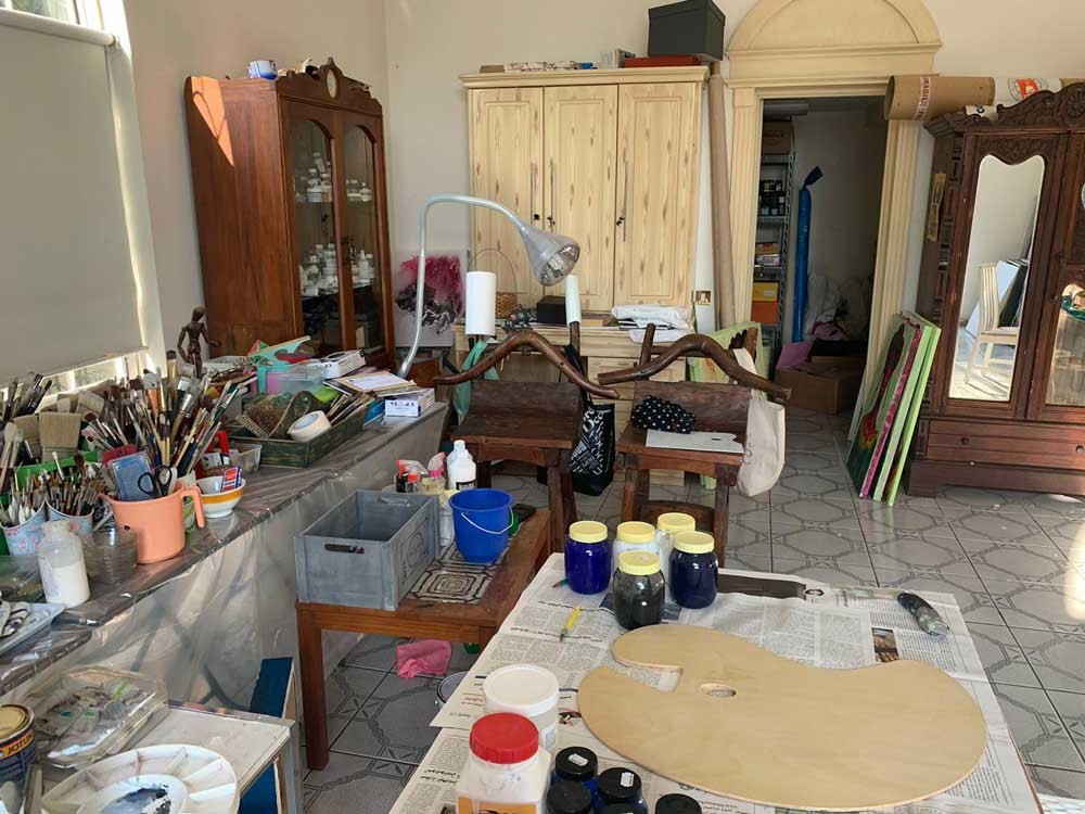 مرسم نبيلة الخير.. أبيض كقلبها