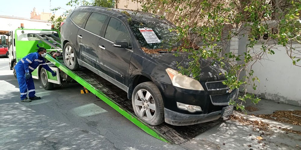 البلدية الجنوبية تقوم بإزالة 30 سيارة سكراب وخربة بمختلف المناطق