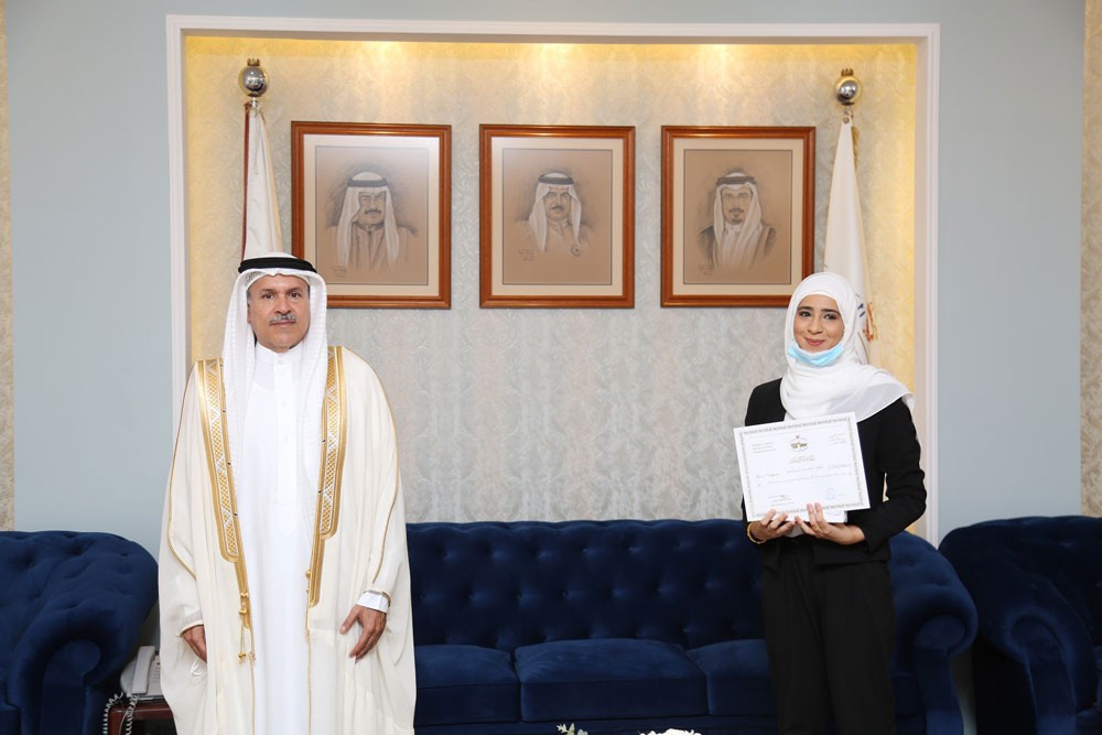 محافظ العاصمة يكرّم الخريجين والخريجات المتفوقين من مدارس المحافظة