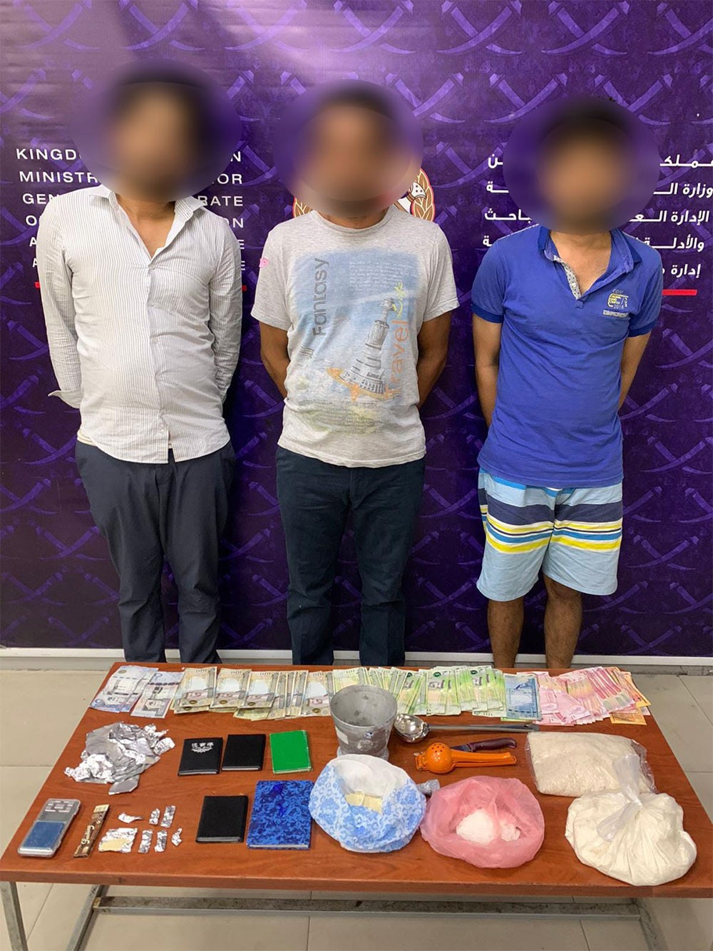 القبض على 3 آسيويين لترويجهم لمادتي الهيروين والشبو المخدرتين