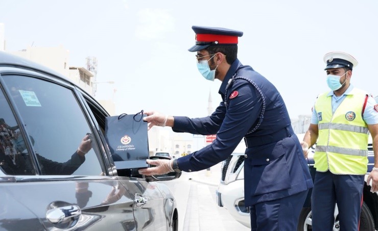 بالصور: شرطة المحرق تتواصل مع المواطنين والمقيمين