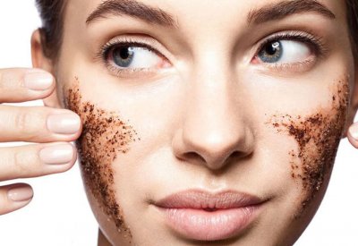 10 معلومات متداولة حول تقشير البشرة.. ما مدى صحّتها؟