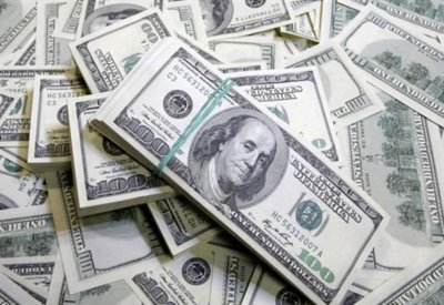 الدولار يتجه صوب أكبر انخفاض شهري في 10 سنوات في ظل مخاوف حيال اقتصاد أميركا
