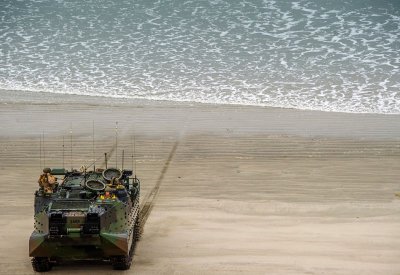 مقتل جندي أميركي وفقدان 8 في غرق دبابة قبالة كاليفورنيا
