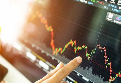استطلاع: النفط يتأهب لتعاف هش مع تقدم الاقتصادات صوب الأوضاع الطبيعية