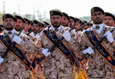 إيران تعاني.. والحرس يصب الأموال في جيب حزب الله