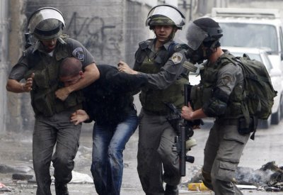 قوات الاحتلال تعتقل 6 فلسطينيين من نابلس والخليل