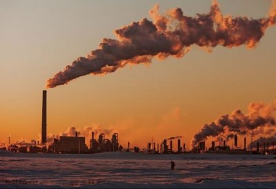 تباين أسعار النفط وسط مخاوف من تراجع الطلب على الوقود
