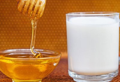 هل من الجيد تناول الحليب والعسل معا؟
