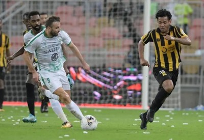 الاتحاد يصطدم بالأهلي في رحلة الهروب من القاع
