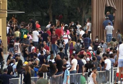 المظاهرات تشتعل مجددا في بيروت و"الحكومة مستمرة"