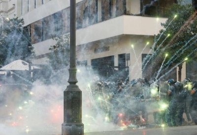 هدوء حذر يسود بيروت بعد اشتباكات عنيفة مع المتظاهرين