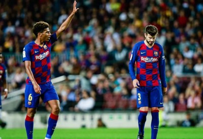 لاعب برشلونة يعلن إصابته بفيروس كورونا
