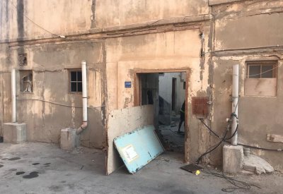 بالصور: هدم ثالث البيوت المهجورة في البديع