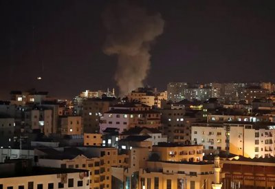 إسرائيل توقف إدخال الوقود لغزة وتغير على أهداف لحماس