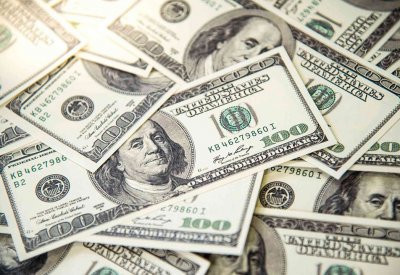 الدولار يواصل التراجع بفعل تحفيز أميركي متعثر