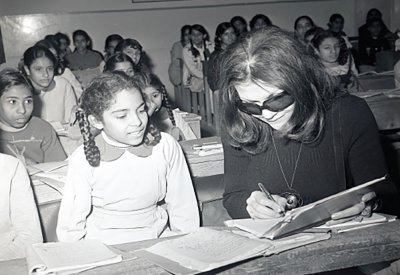 الفصل الثالث من كتاب "المرأة البحرينية والتعليم" يستعرض بدايات مسيرة المعلمات البحرينيات