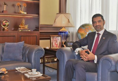 الوزير المبارك يستقبل النائب زينب عبدالامير ويستعرض أهم المواضيع المتعلقة بالكهرباء والماء
