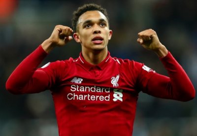 أرنولد مدافع ليفربول يفوز بجائزة أفضل لاعب شاب في الدوري الإنجليزي