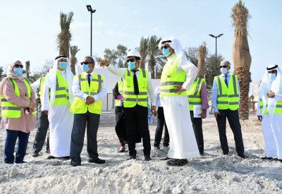 خلف يوجه الى تكثيف الجهود للانتهاء من تطوير الحديقة المائية