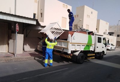 بلدية المنطقة الجنوبية تزيل 60 شحنة أثاث مستعمل ضمن مبادرة "أتصل لأثاثك" 