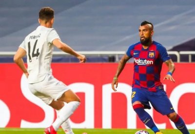 "كيكر": بايرن تعامل مع برشلونة كـ"فريق في الدوري الألماني"