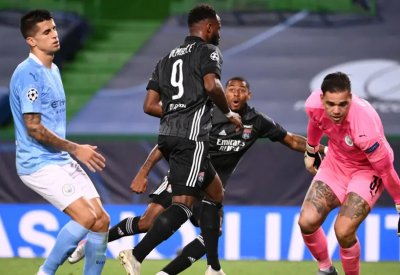ليون يفاجئ سيتي ويقصيه من دوري أبطال أوروبا