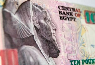 الجنيه المصري يسجل أعلى مستوى مقابل الدولار في شهرين