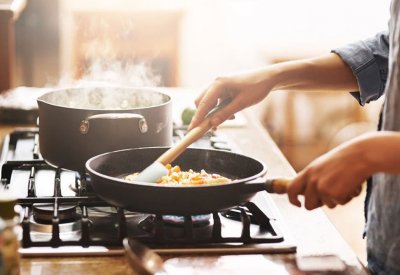"الصحة العالمية": طهي الطعام يقتل كورونا