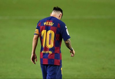 إدارة برشلونة تنفي علمها بنية ميسي الرحيل عن النادي