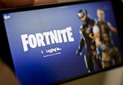 آيفون بلعبة "فورتنايت" الممنوعة.. للبيع بـ10 آلاف دولار