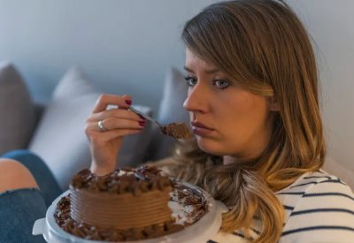 احذر.. هذه الأطعمة الـ9 تُظهرك أكبر سنًا!