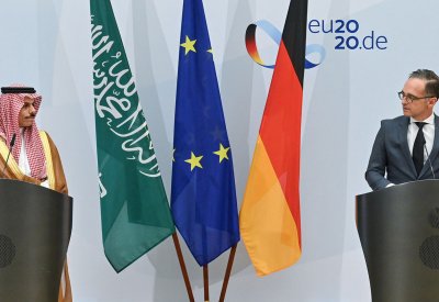 السعودية: ملتزمون بخطة السلام العربية